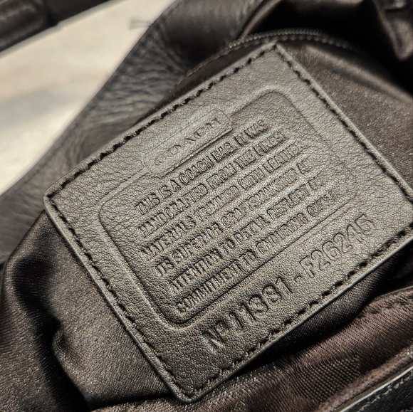 Authentic Black Coach Hobo Bag (large capacity) - Picture 4 of 4